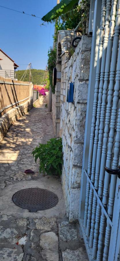 Jon Rooms Himare Exterior photo